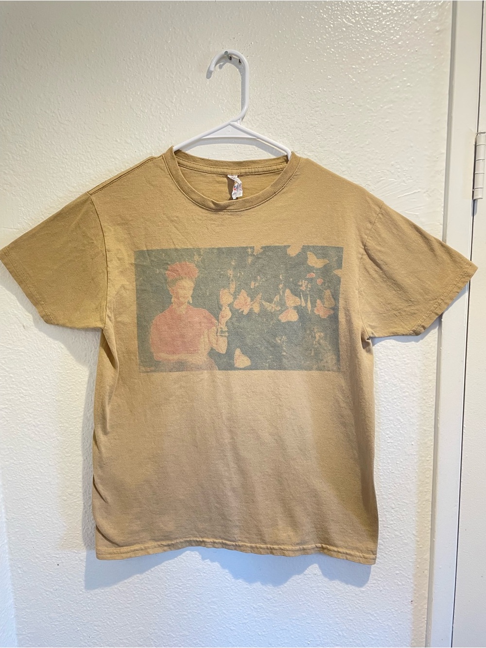 🌸 Frida Kahlo Retro Graphic T-Shirt Tan Youth XL Fits Adult S 🦋
